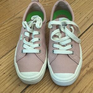 Cariuma OCA Low Off White Canvas Sneaker Woman’s 7.5M & 8M New W/Box